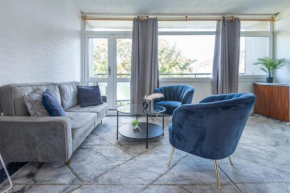 Entire 3 Bedroom Luxury Apartment in London with Private Balcony